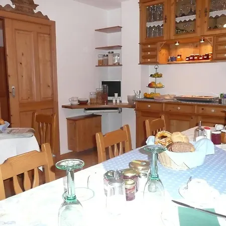 Caesar - Garni Alojamento de Acomodação e Pequeno-almoço 3*