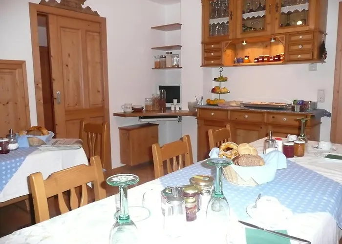Caesar - Garni Oda ve Kahvaltı 3*